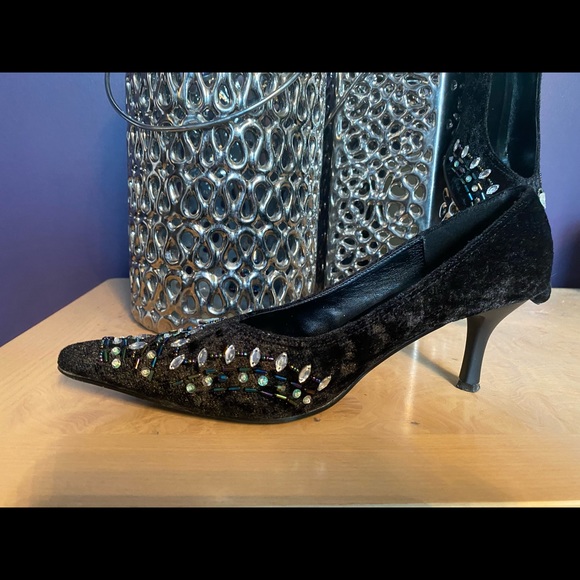 Beaded Pumps - Picture 3 of 6
